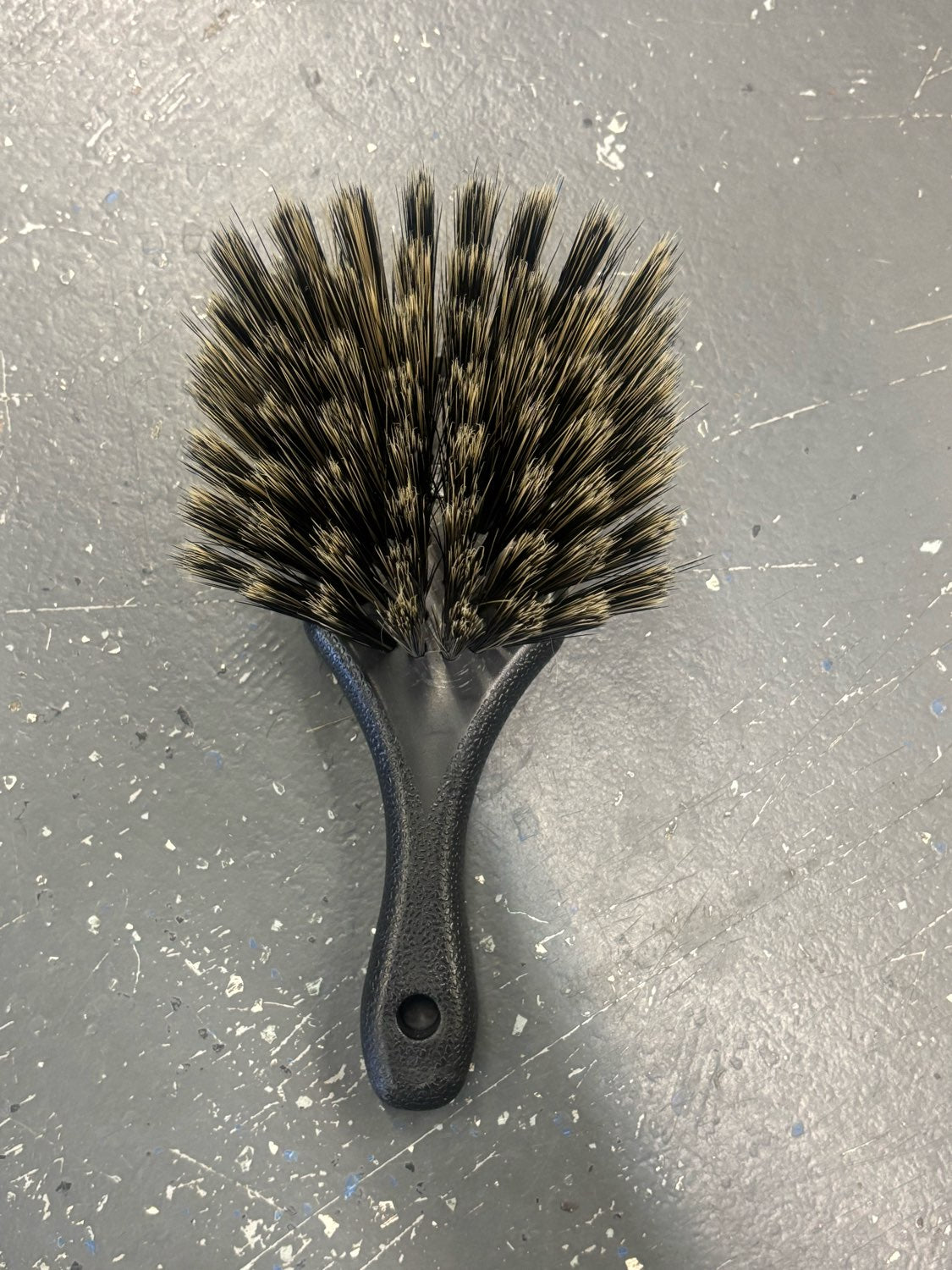 Soft Multi Purpose Black Handle Nog Bristle