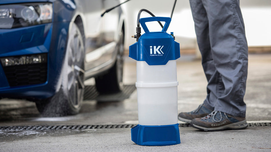 IK FOAM Pro 12 Alkaline 2 Gallon Foaming Sprayer