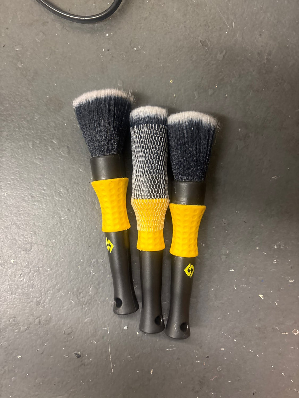 Bumble Bee Detail Brush Black Bristle